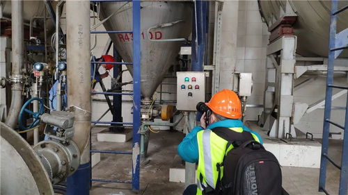 新華社記者來(lái)川維采訪(fǎng)企業(yè)生產(chǎn)和防疫物資原料保供情況